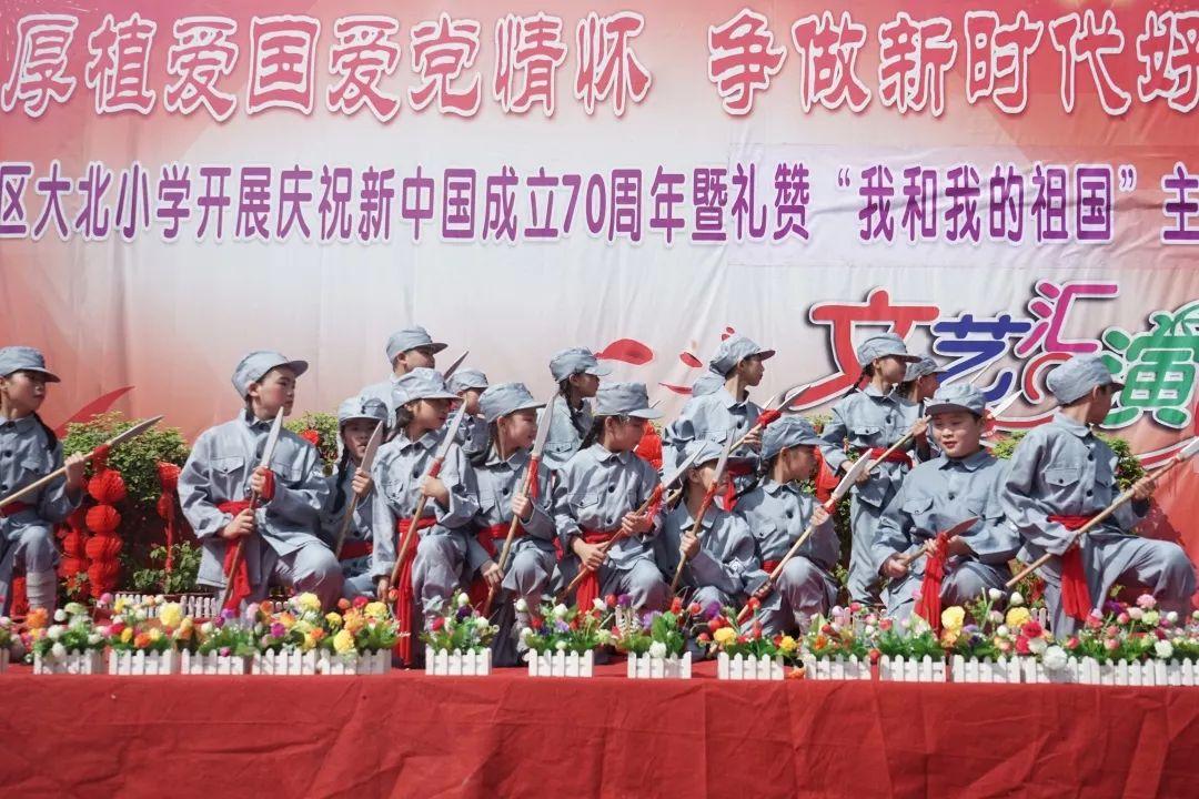 大S具俊晔画报拍摄花絮动图曝光，他们有哪些甜蜜的回忆？